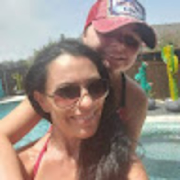 Meet your Posher, Cassi - Picture 1 of 1